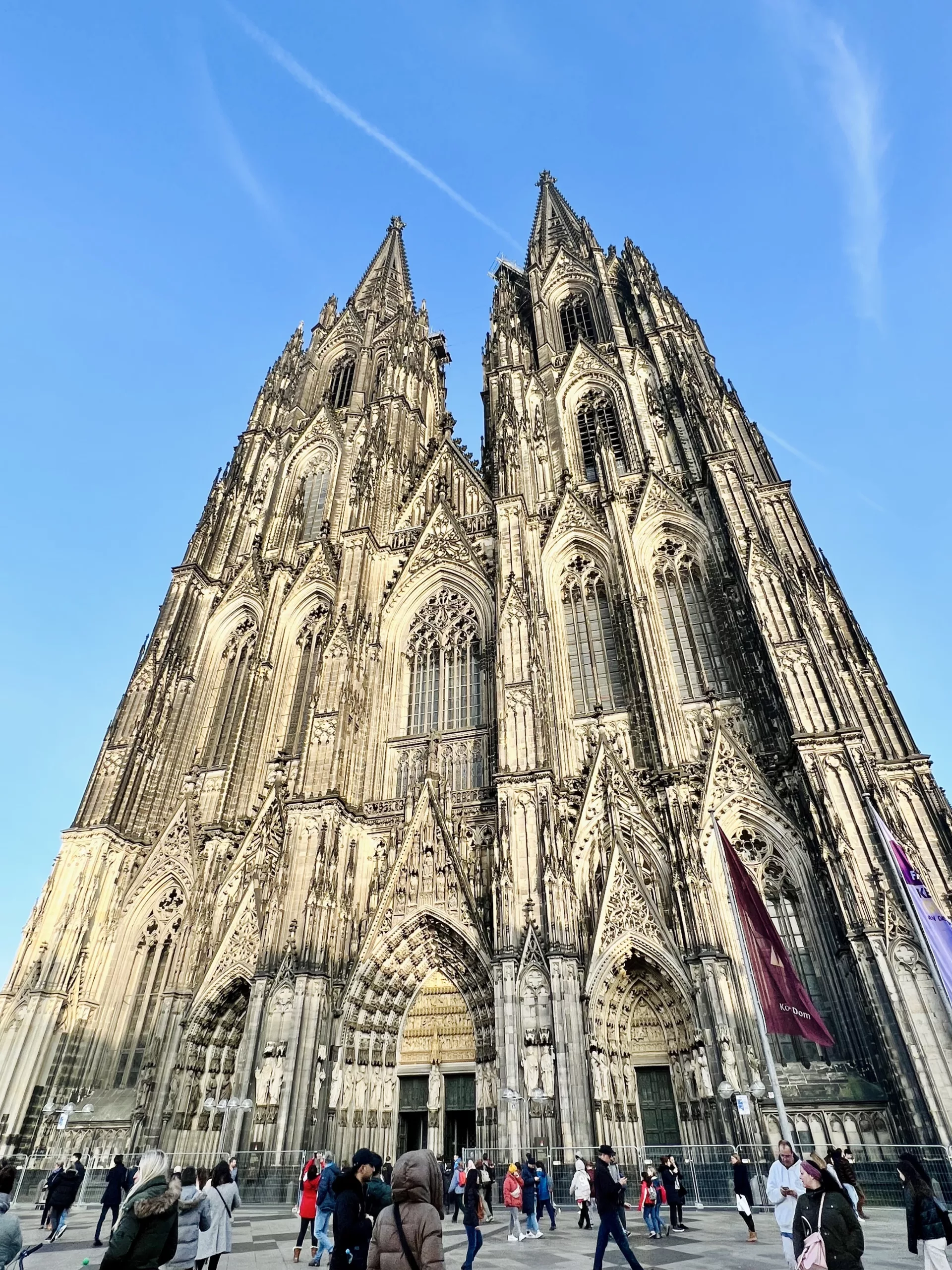 Visiting the Stunning Cologne Cathedral – a Masterpiece of Medieval Architecture